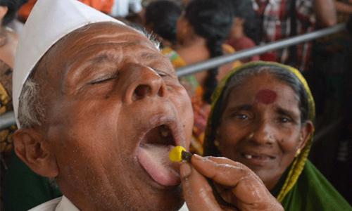 India's 'medicine man' brings pills to the poor India's 'medicine man' brings pills to the poor