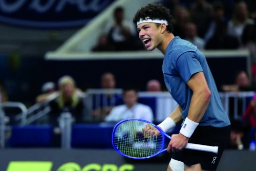 Shelton battles back from brink to beat Fritz, take Dallas crown Shelton battles back from brink to beat Fritz, take Dallas crown