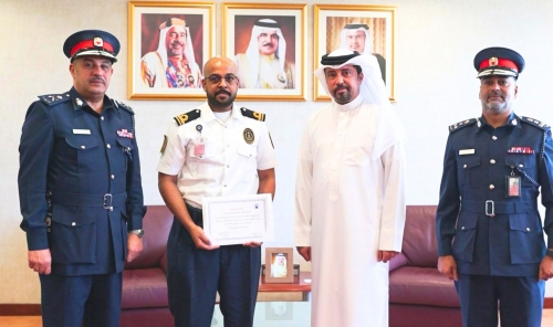 Customs Chief Honours Officer for Foiling Drug Smuggling Attempt at Bahrain Airport Customs Chief Honours Officer for Foiling Drug Smuggling Attempt at Bahrain Airport