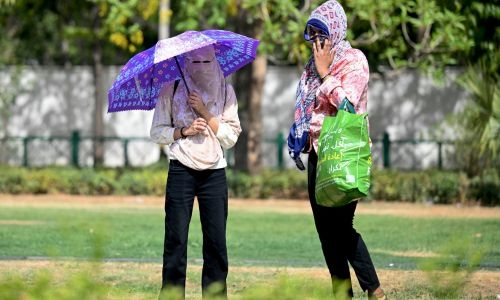 India heatwave kills at least 33, including election officials