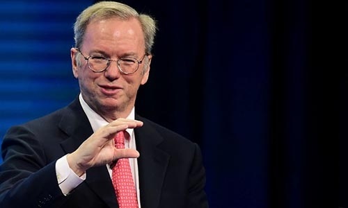 Google ex-boss Schmidt reveals he has an iPhone