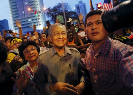 Former Malaysia leader Mahathir attends protests, denounces PM Najib