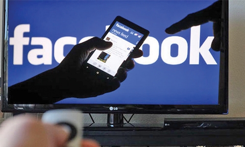 Facebook, Twitter face deadline for British investigation 