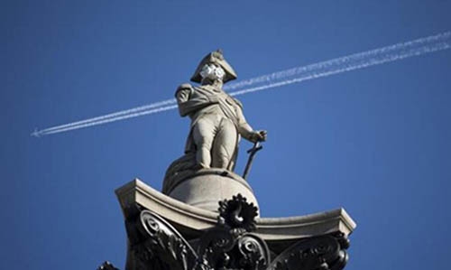 Anti-pollution activists cover London statues with masks Anti-pollution activists cover London statues with masks