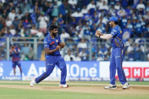 Bumrah claims 4-22 as Mumbai register five straight IPL wins