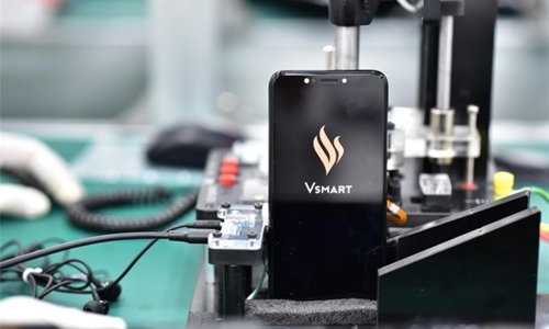 Made in Vietnam: Vingroup launches first smartphones Made in Vietnam: Vingroup launches first smartphones