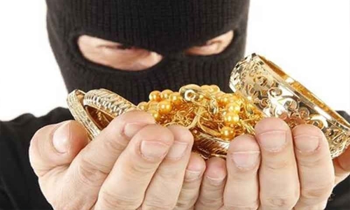 Three Asians held for stealing BD2,300 worth of gold in Juffair