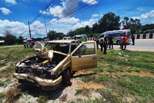 Eight Thai monks killed after boy drives truck into procession Eight Thai monks killed after boy drives truck into procession