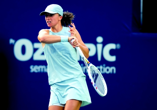 Swiatek dominates Shnaider to set up Toronto semi with Svitolina Swiatek dominates Shnaider to set up Toronto semi with Svitolina