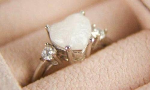 Mother of three uses breast milk to make jewellery, expects turnover of Rs 1.5 million pounds by 2023 Mother of three uses breast milk to make jewellery, expects turnover of Rs 1.5 million pounds by 2023