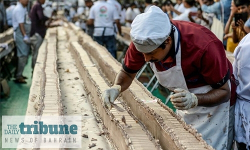 Sweet! Indian bakers make world’s longest cake