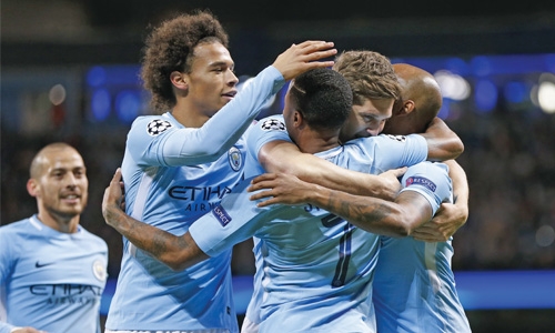 Manchester City stun Napoli