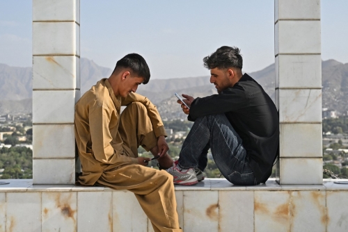 Afghan Universities Enforce Smartphone Ban, Students Divided Afghan Universities Enforce Smartphone Ban, Students Divided