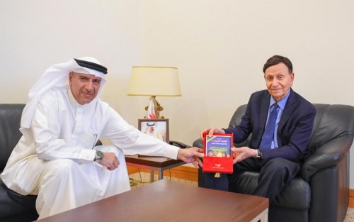 HM King’s Economic Advisor Receives Innovation Guide Author