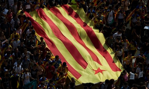 Students rally to  defend independence