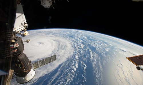 Typhoon Noru kills two, draws near Japan