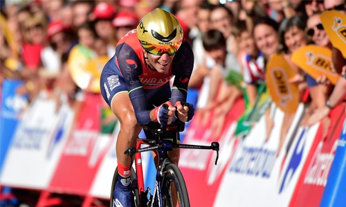 Froome takes Vuelta lead Froome takes Vuelta lead