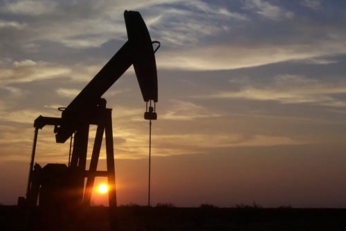 Oil Prices Surge as Iran Unrest and Ukraine Escalation Spark Supply Fears