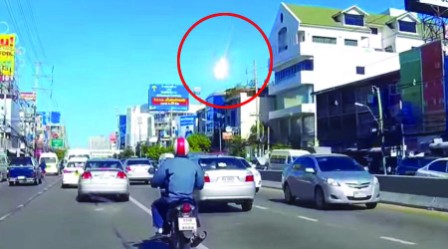 Meteor lights up Thailand skies and web Meteor lights up Thailand skies and web