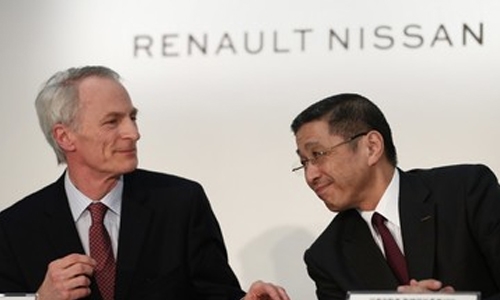 Crisis-hit Nissan shakes up board, keeps boss Crisis-hit Nissan shakes up board, keeps boss