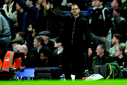 Rosenior says Chelsea owners supportive despite slump