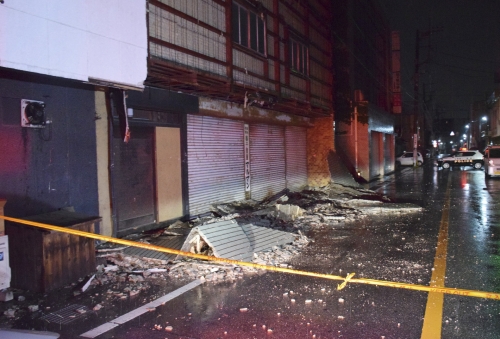 10 injured as M5.6 quake jolts near Mt. Fuji