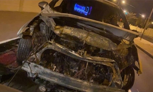Moving vehicle catches fire in Riffa