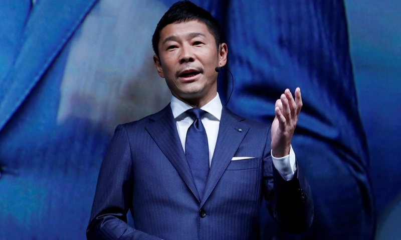 Japanese billionaire to be SpaceX's first Moon tourist