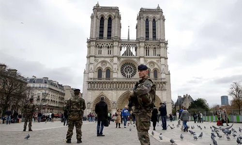 Gas cylinders found in car near Paris's Notre Dame cathedral
