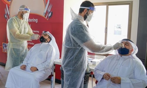 Bahrain Information Ministry employees take rapid COVID-19 test