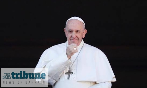 Put away phones at mealtimes and talk to each other: pope