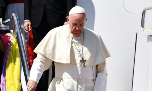 Pope kicks off two-country Asian tour Pope kicks off two-country Asian tour