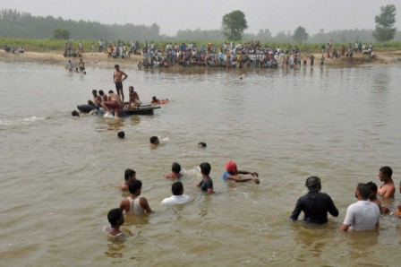 20 feared missing after India boat capsizes: official 20 feared missing after India boat capsizes: official