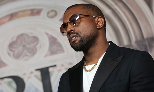 Kanye West caught ‘stealing’ jewellery