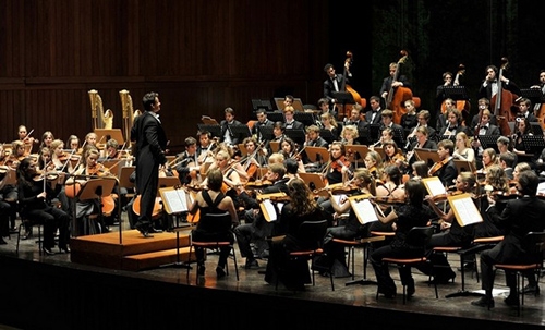 Concert kicks off lead-up to opening of Louvre Abu Dhabi