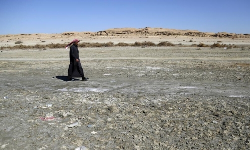Iraq’s second largest lake drying up, turning up dead fish