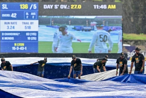 Downpour halts Sri Lanka Test as Australia tighten grip 