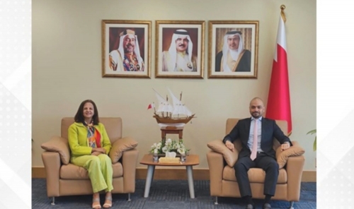 Bahrain Social Development Minister Meets Lebanese Envoy