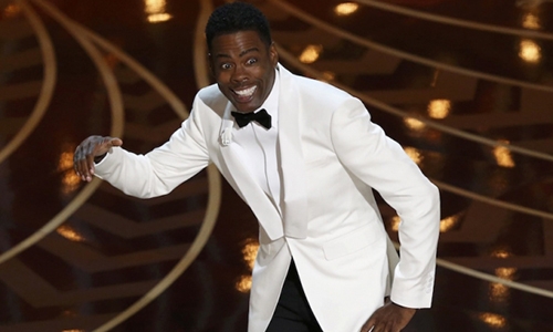 Rock cracks tough race jokes to open 'whitewashed' Oscars
