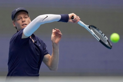 Sinner breezes launch Shanghai title defence 