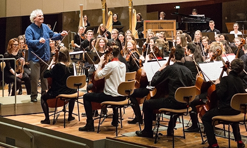 Berlin's three main orchestras stage free concert for refugees Berlin's three main orchestras stage free concert for refugees