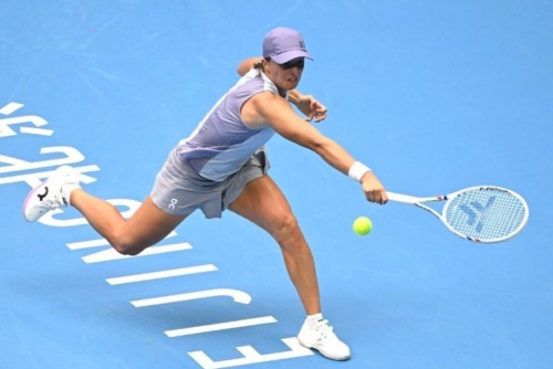 Sinner Advances, Swiatek Cruises at China Open