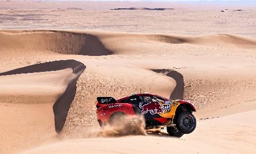 Loeb closes the gap to turn up Dakar pressure