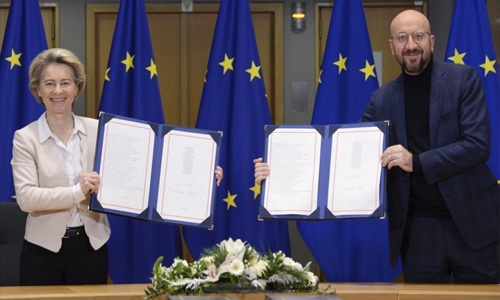 British lawmakers approve post-Brexit trade deal with EU British lawmakers approve post-Brexit trade deal with EU