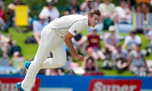 Southee's six keeps New Zealand in front of Pakistan