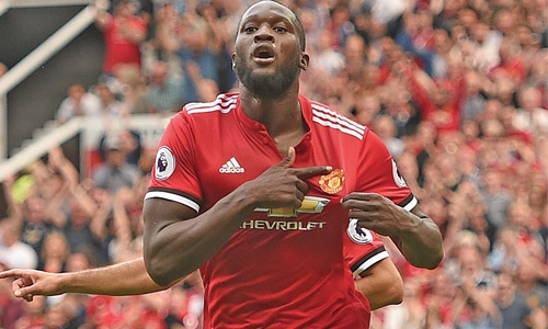 Lukaku double lifts Man United