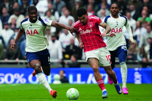 Spurs felled by Forest in relegation battle, Sunderland shock Newcastle