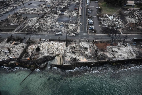 Stunned residents find nothing but ashes in Hawaii wildfire town