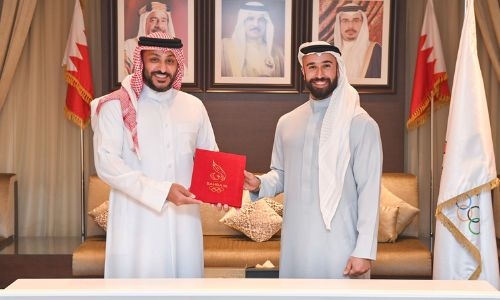 10,000 Bahraini youngsters to get top swimming training