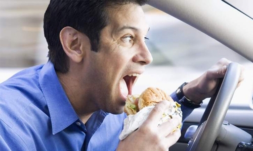 No eating, drinking, reading, doing make up while driving in Dubai No eating, drinking, reading, doing make up while driving in Dubai